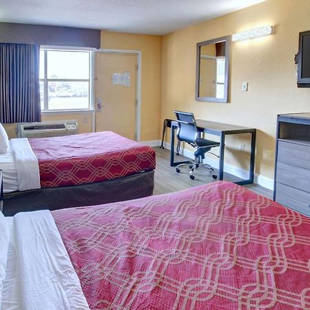 Econo Lodge At Military Circle Norfolk Eksteriør billede