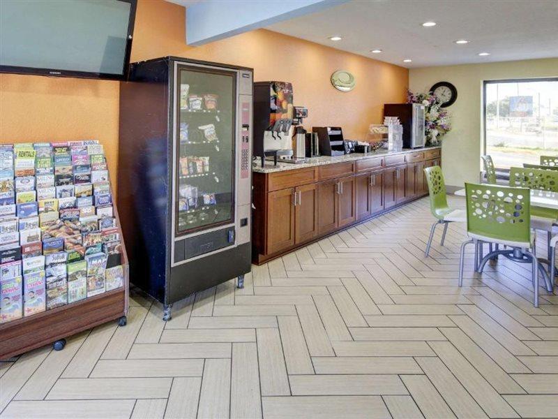 Econo Lodge At Military Circle Norfolk Eksteriør billede