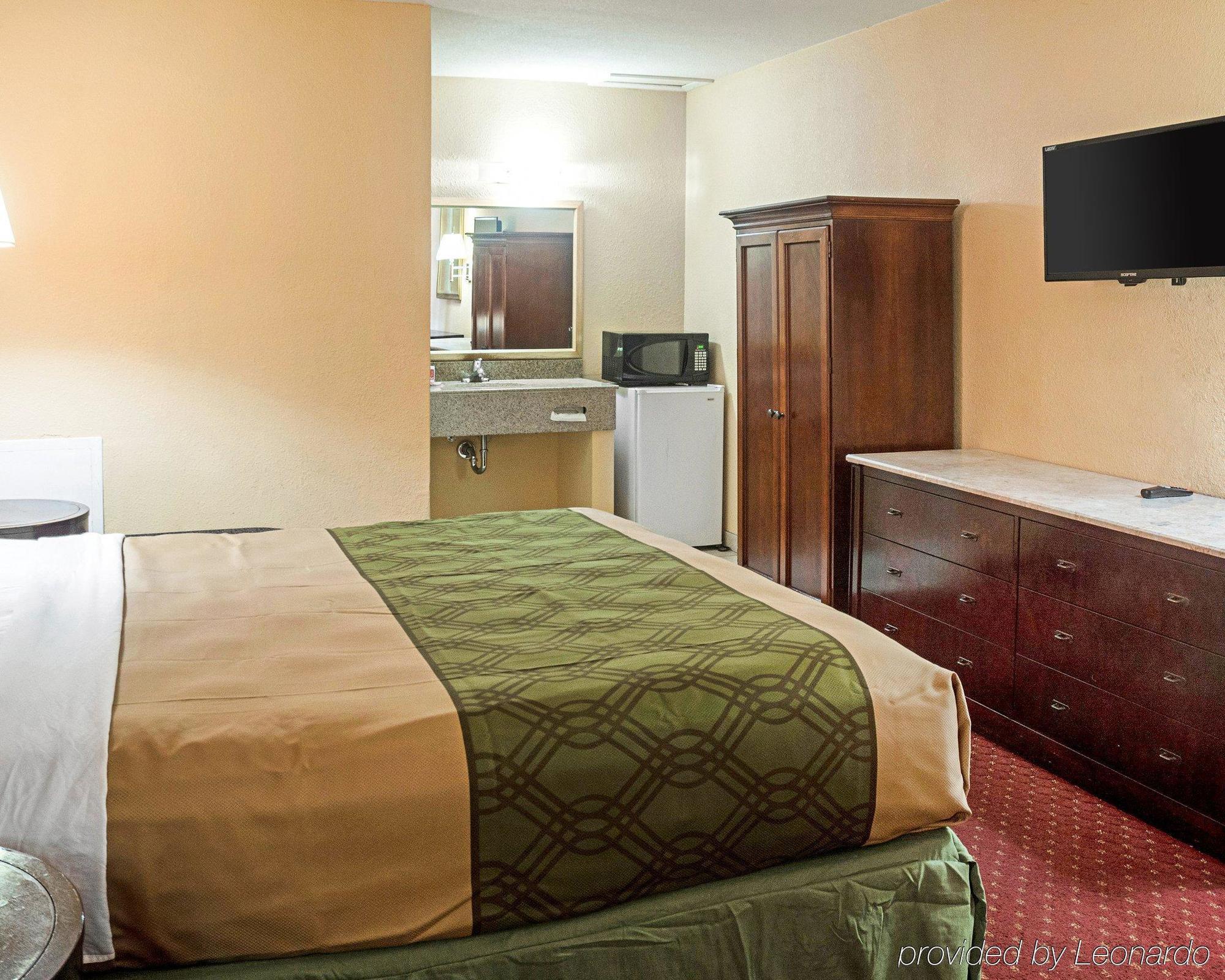 Econo Lodge At Military Circle Norfolk Eksteriør billede
