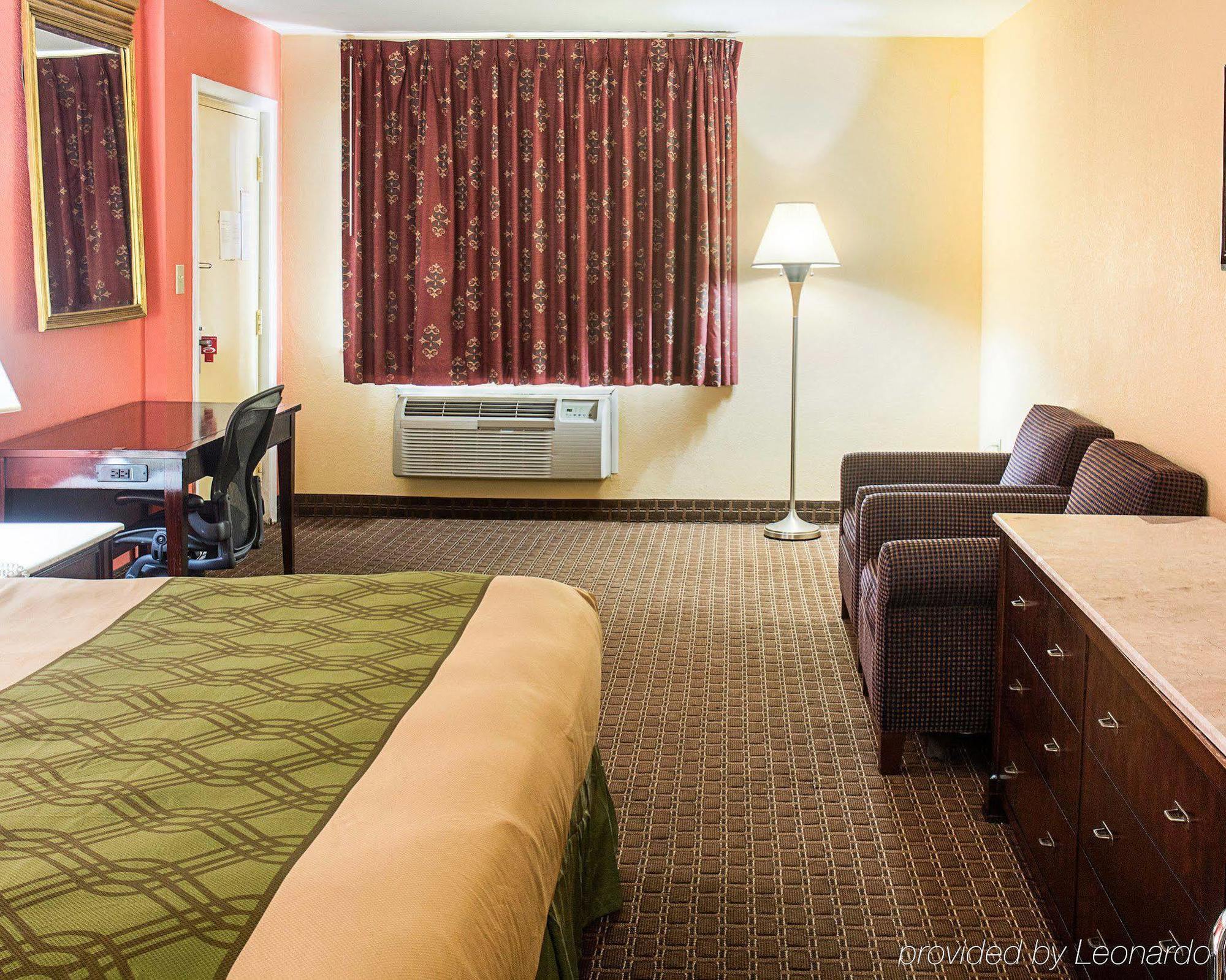 Econo Lodge At Military Circle Norfolk Eksteriør billede