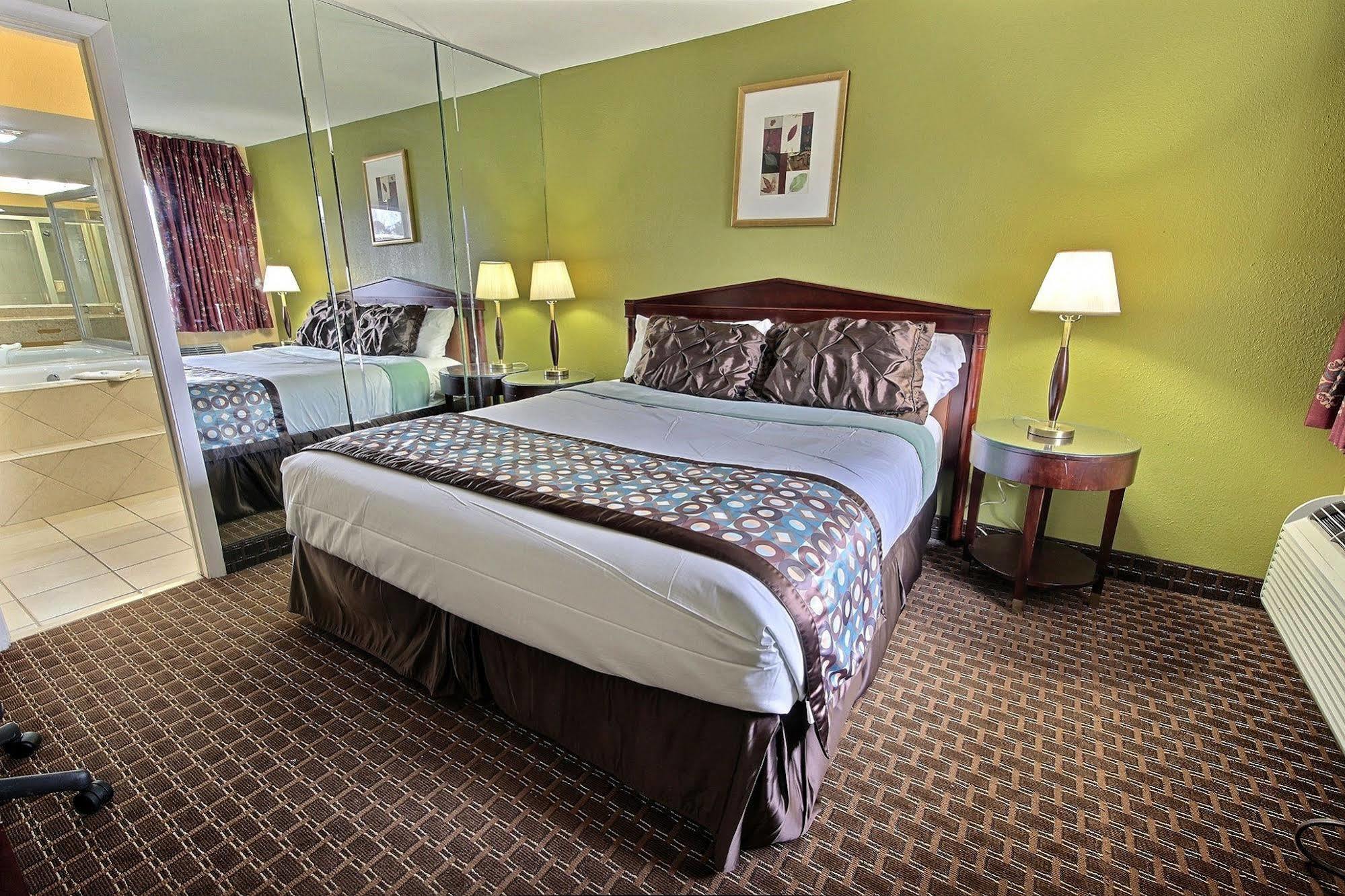 Econo Lodge At Military Circle Norfolk Eksteriør billede