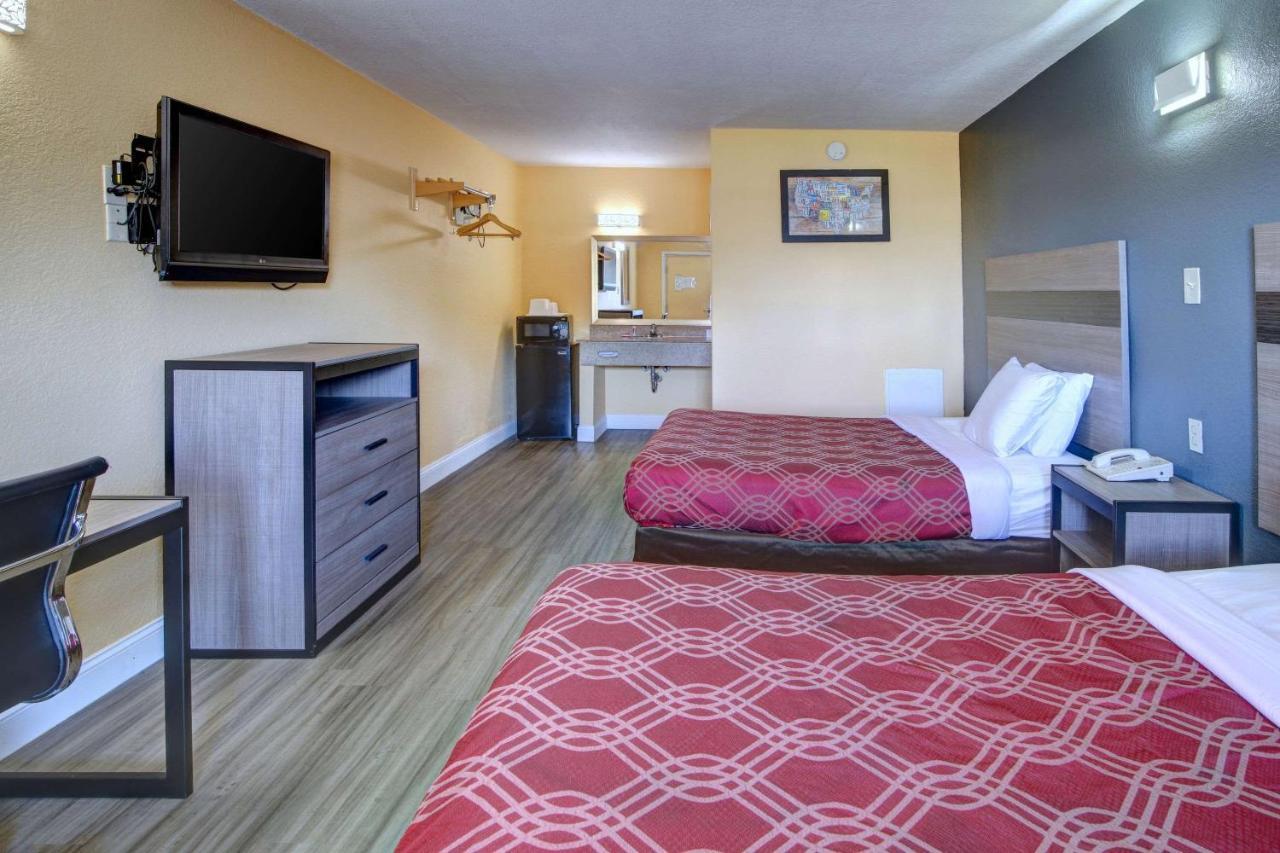 Econo Lodge At Military Circle Norfolk Eksteriør billede