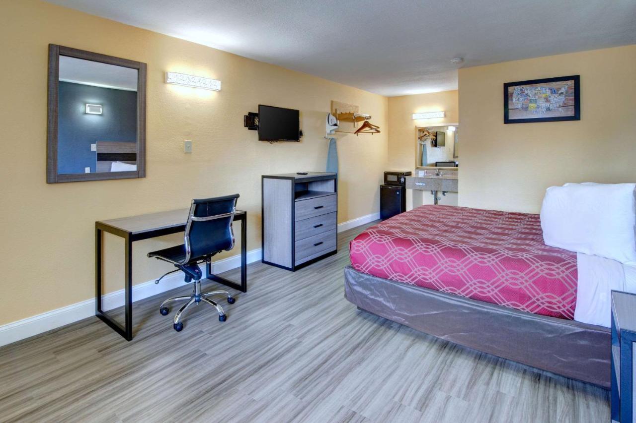Econo Lodge At Military Circle Norfolk Eksteriør billede