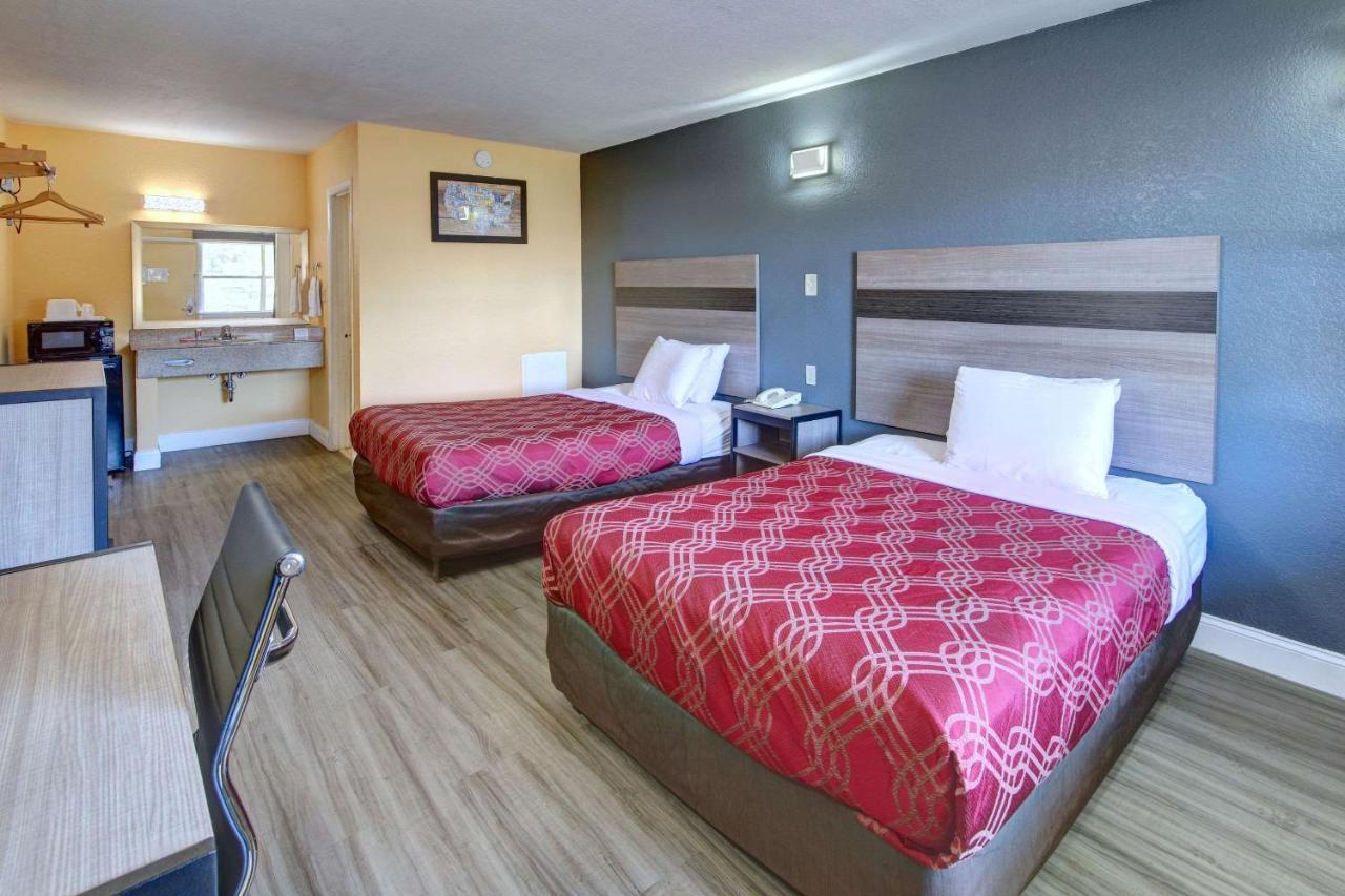 Econo Lodge At Military Circle Norfolk Eksteriør billede